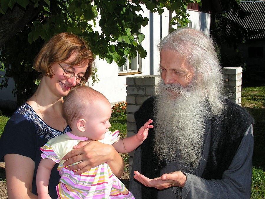 Отец Виктор с Мариной Гриц и крестницей Катей